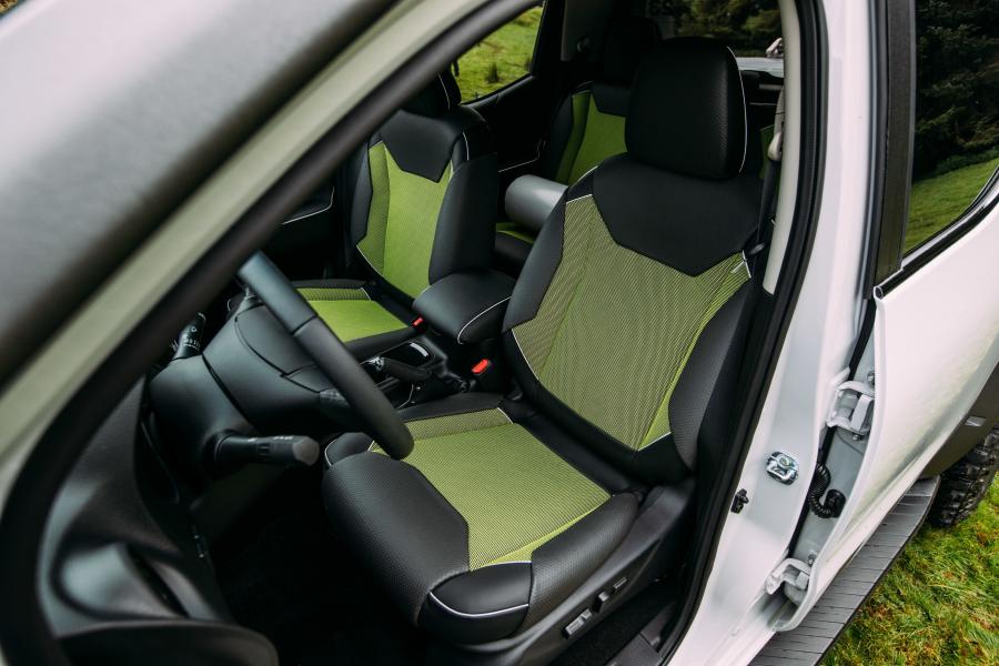 Интерьер Nissan Navara EnGuard Concept (D23) 2016 года  (фото 25 из 39)